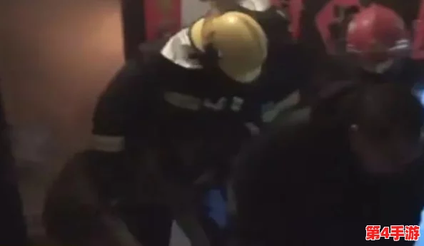 圣采儿跪地叫主人，惊现神秘力量引发热议，网友纷纷围观讨论！