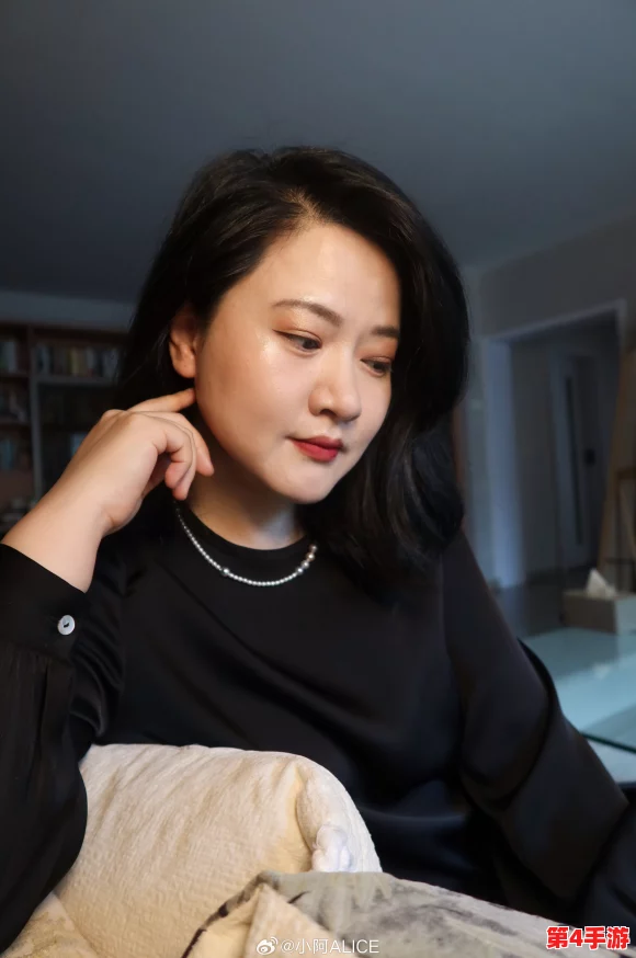 岳妇伦丰满69ⅩⅩ麻豆，用户热评揭示其独特魅力与精彩表现，引发观众强烈共鸣与期待