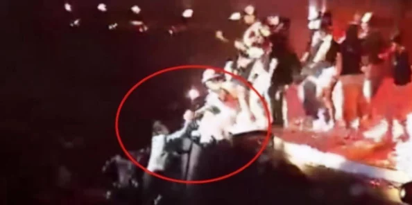 《归龙潮》中粉发魅力角色揭秘:探索神秘人物‘粉毛’的非凡之旅 《归龙潮》中粉发魅力角色揭秘:探索神秘人物‘粉毛’的非凡之旅