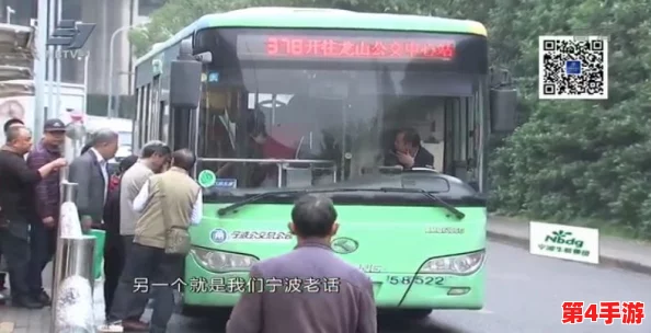 公交车最后一排被C林静，乘客纷纷称赞新设计提升了舒适度和私密性