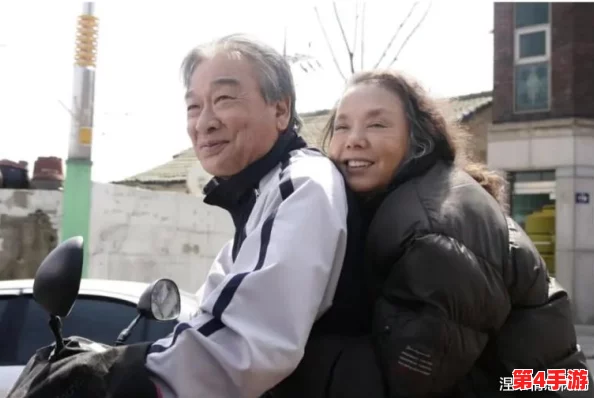 老头XXX╳XX性Aⅴ恋老，网友热议：剧情真实感人，带给人深思与反思！