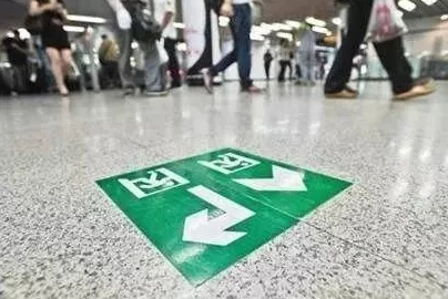 地铁生存指南:揭秘蓝门隐秘位置,助你紧急逃生路线大公开! 地铁生存指南:揭秘蓝门隐秘位置,助你紧急逃生路线大公开!