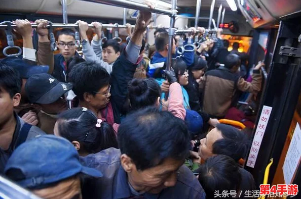女子公交遇到咸猪手却很配合，背后原因令人深思与警惕