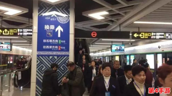 地铁逃生模式：单排独行与四排组队，哪个更利于资源搜集与肥美收获？