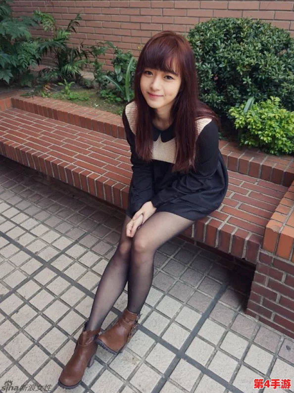 美女校花张开腿让我漫画引发热议，网友纷纷讨论其背后的社会现象与文化影响