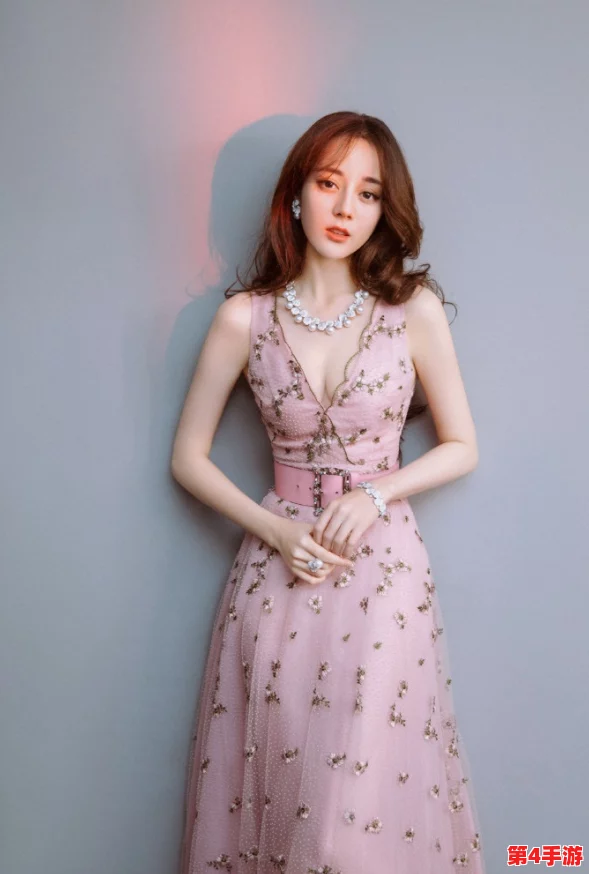 粉嫩虎白女p虎白女图片：2024年流行趋势与时尚搭配的完美结合，展现独特魅力与个性风格