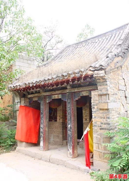 秀英和泥瓦工在破庙中的奇遇与心灵碰撞之旅