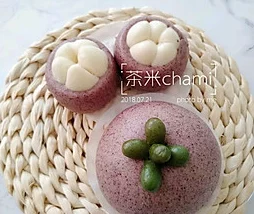 罕见精品一线天白馒头引发美食爱好者热议，成为新晋网红食品，吸引众多游客前来品尝