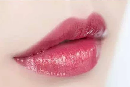 YSL蜜桃色6i：新一季彩妆趋势引领时尚潮流，完美演绎甜美与优雅的结合