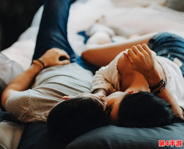 男人互摸jiji秘 r18：这种行为在社会中引发了怎样的讨论与争议，是否反映了更深层次的心理需求？