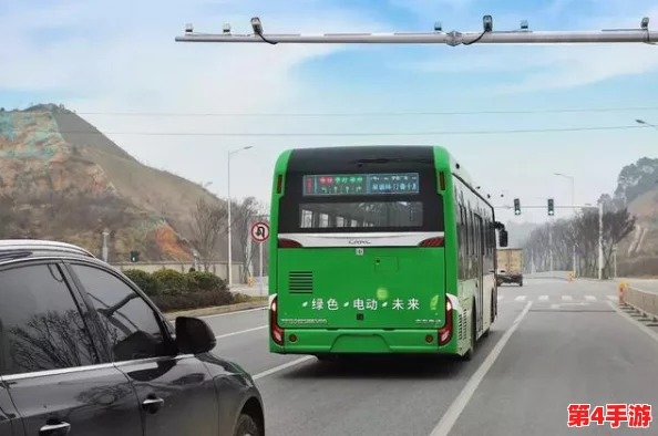 公交车缓慢而有力的C林静：2024年智能交通新趋势与城市出行变革的深度分析