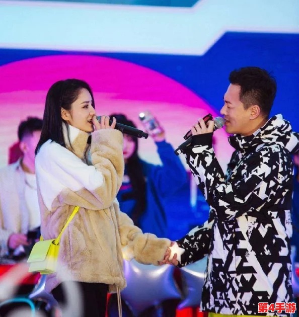 一小孩半夜喂女生吃困，温馨画面引发网友热议，童真瞬间感动无数人心弦