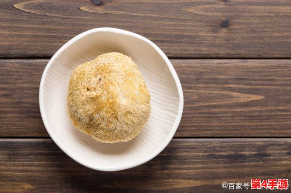 吴梦梦教练指导学游泳，分享专业技巧与经验，助力初学者轻松掌握游泳技能和水中自信