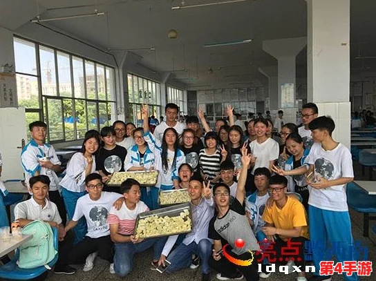 男女生上下拱120秒，展现青春活力与团队协作精神的趣味活动引发热议，参与者纷纷分享精彩瞬间