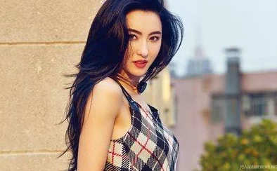 艳照张柏芝XXXHDXXX，传闻她与神秘男友的恋情曝光，引发网友热议，究竟是炒作还是爱情真实？