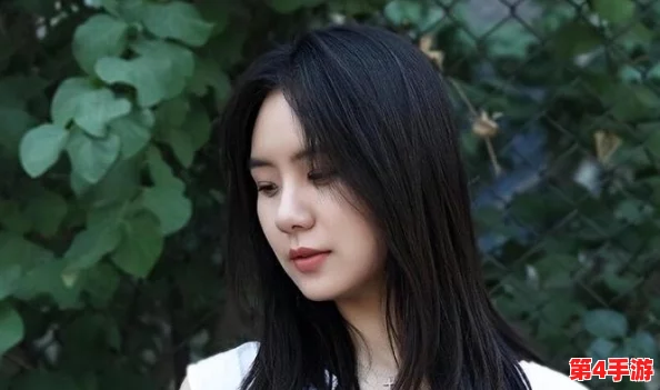 网曝稀缺小U女，网友热议其独特魅力与时尚风格，引发众多模仿潮流和关注度飙升