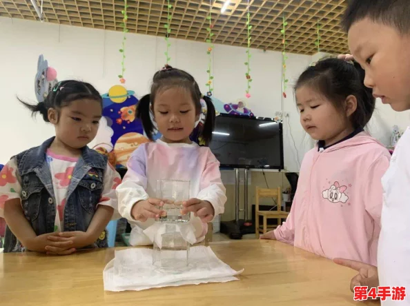 纸巾盒我拿我的妹妹做实验3.0：观察不同条件下纸巾吸水能力的变化与效果分析