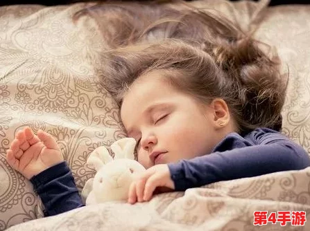 陪读装睡让他滑进去了：一位家长在陪读期间假装入睡，没想到却意外目睹了孩子与同学之间的亲密互动，引发了一系列思考
