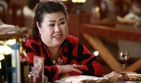 肥婆BBB搡BBBB搡搡搡：探讨社会对体型的偏见与女性自我认同的关系及其影响因素分析