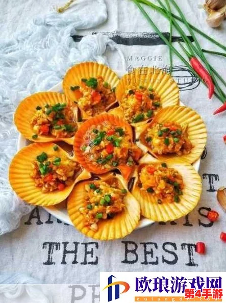 打开扇贝就可以吃火腿肠脆柿子，这道美食结合了海鲜的鲜美与火腿肠的香味，带来独特的口感体验